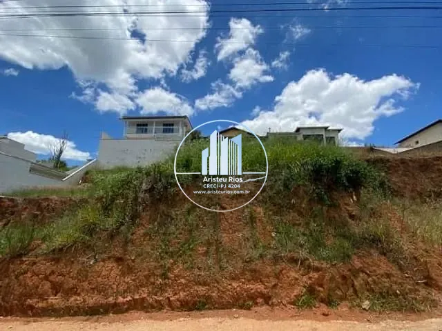 Terreno com 300m², à venda, no bairro Colinas de Santa Bárbara em Pouso Alegre
