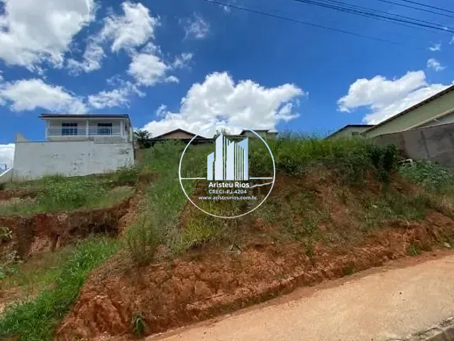 Terreno com 300m², à venda, no bairro Colinas de Santa Bárbara em Pouso Alegre