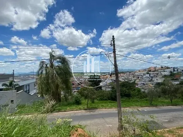 Terreno com 300m², à venda, no bairro Colinas de Santa Bárbara em Pouso Alegre