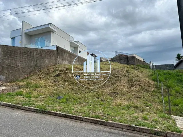 Terreno com 353m², à venda, no bairro Colinas de Santa Bárbara em Pouso Alegre