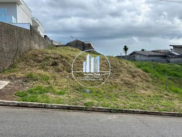 Terreno com 353m², à venda, no bairro Colinas de Santa Bárbara em Pouso Alegre