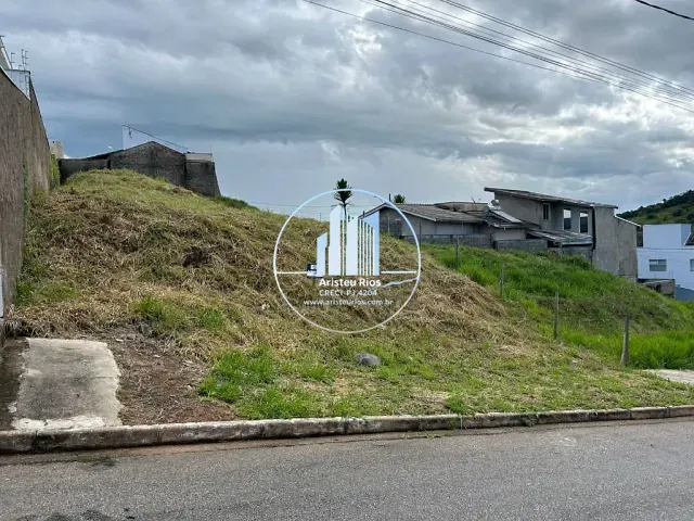 Terreno com 353m², à venda, no bairro Colinas de Santa Bárbara em Pouso Alegre