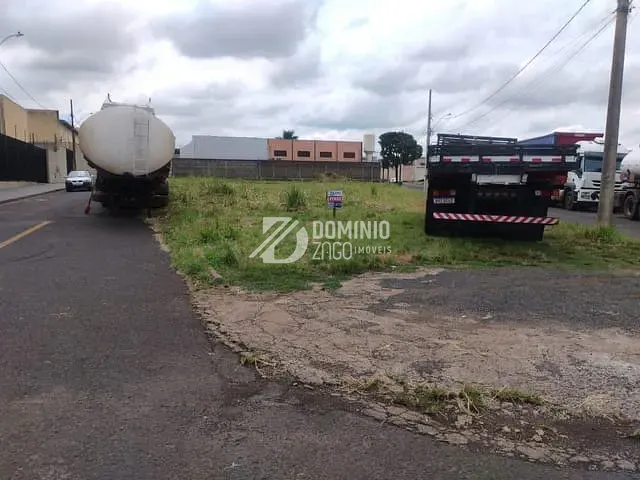 Terreno com 423m², à venda, no bairro Jardim Maracanã em Uberaba