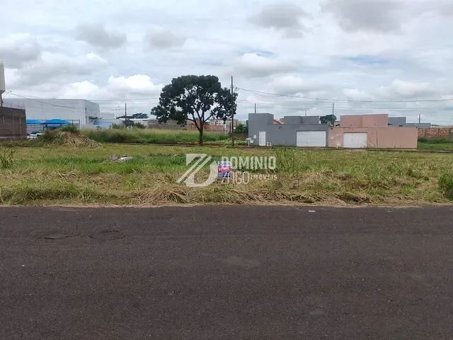 Terreno com 423m², à venda, no bairro Jardim Maracanã em Uberaba