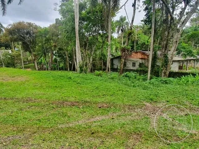 Terreno com 1200m², à venda, no bairro Vila Santista Cipó em Embu-Guaçu