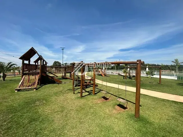 Terreno com 394m², à venda, no bairro Recreio dos Bandeirantes em Uberaba