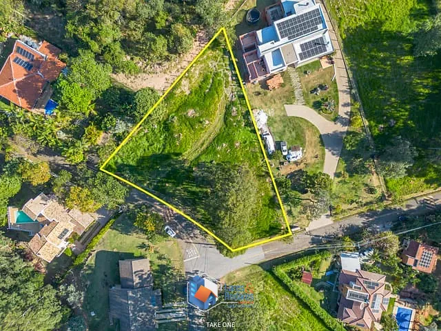 Terreno com 2280m² 1 quarto e 1 banheiro, à venda, no bairro Caixa D´Água em Vinhedo