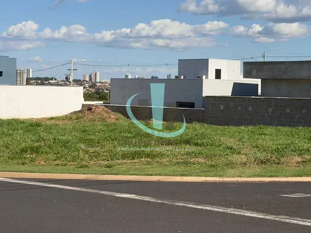 Terreno com 264m², à venda, no bairro Residencial Village Damha em Araraquara