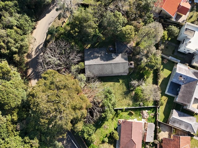 Terreno com 200m², à venda, no bairro Butiatuvinha em Curitiba