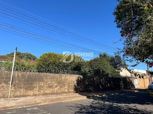 Terreno com 286m², à venda, no bairro Centro em Uberaba