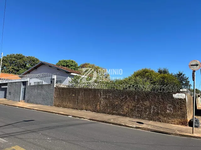 Terreno com 286m², à venda, no bairro Centro em Uberaba