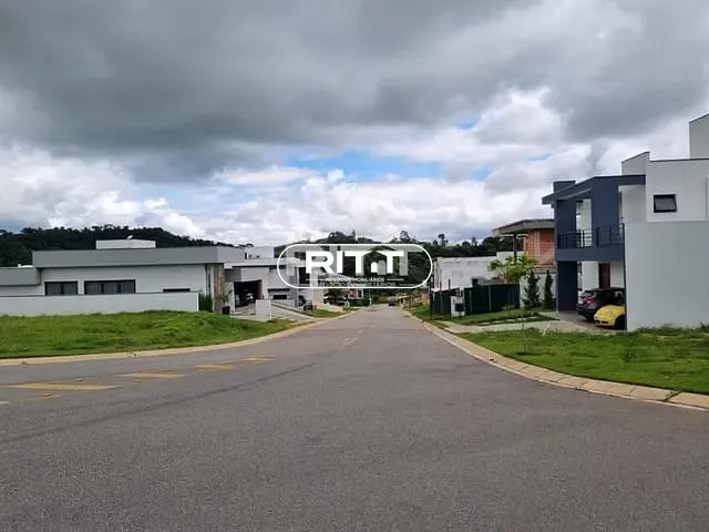 Terreno com 601m², à venda, no bairro Santa Cândida em Vinhedo