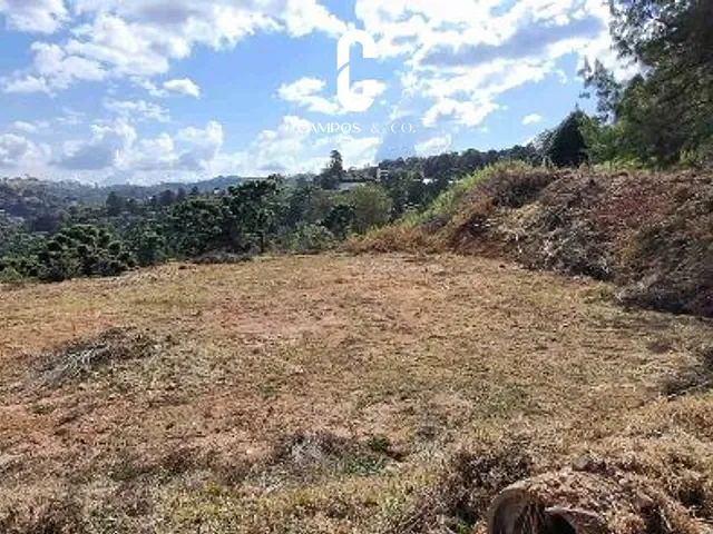 Terreno com 1400m², à venda, no bairro Jardim Embaixatriz em Campos do Jordão