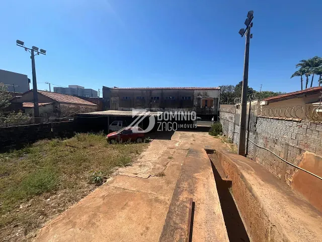 Terreno com 800m², à venda, no bairro Abadia em Uberaba