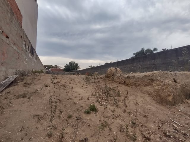 Terreno com 720m², à venda, no bairro Jardim Residencial Doutor Lessa em Pindamonhangaba