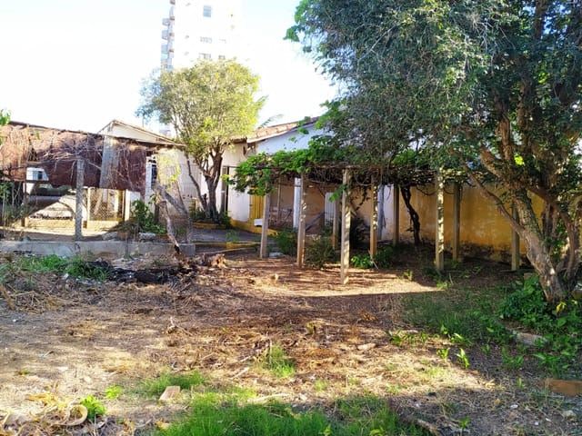 Terreno com 700m², à venda, no bairro Centro em Pindamonhangaba