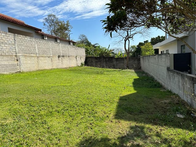 Terreno com 407m², à venda, no bairro Condomínio Reserva dos Lagos em Pindamonhangaba