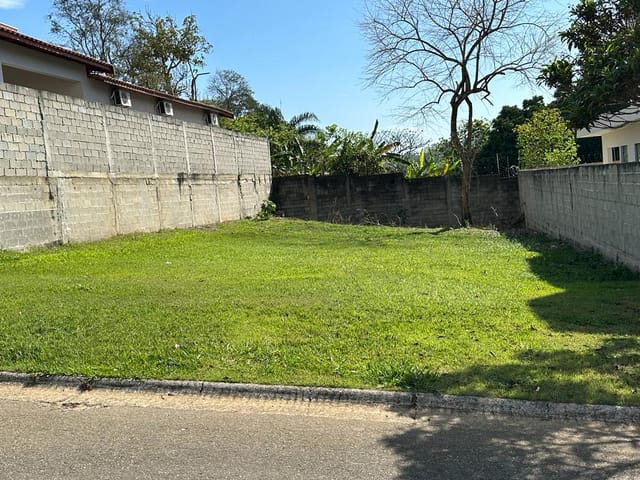 Terreno com 407m², à venda, no bairro Condomínio Reserva dos Lagos em Pindamonhangaba