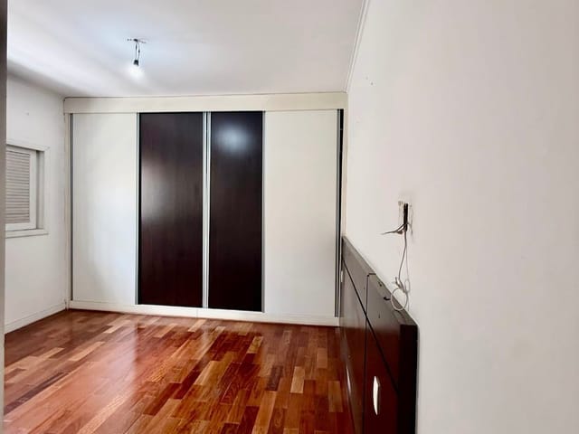 Casa com 525m² 5 quartos e 2 banheiros, à venda, no bairro Vila Scarpelli em Santo André