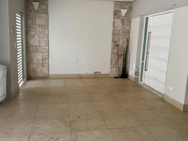 Casa com 525m² 5 quartos e 2 banheiros, à venda, no bairro Vila Scarpelli em Santo André