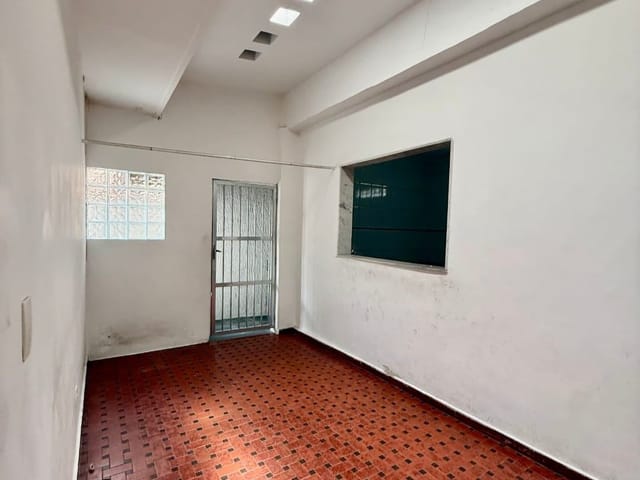 Casa com 525m² 5 quartos e 2 banheiros, à venda, no bairro Vila Scarpelli em Santo André