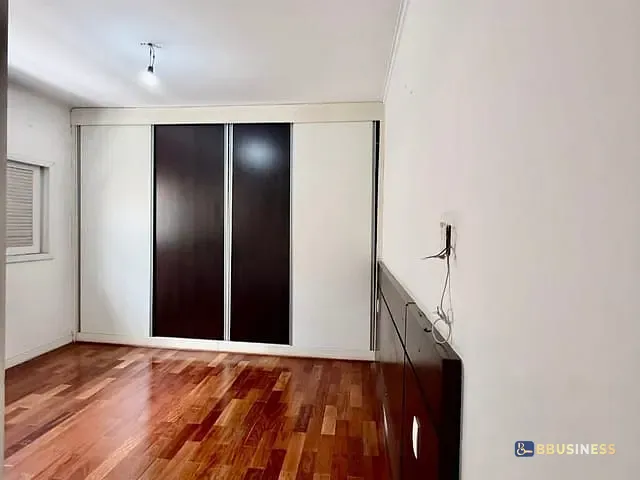 Casa com 525m² 5 quartos e 2 banheiros, à venda, no bairro Vila Scarpelli em Santo André