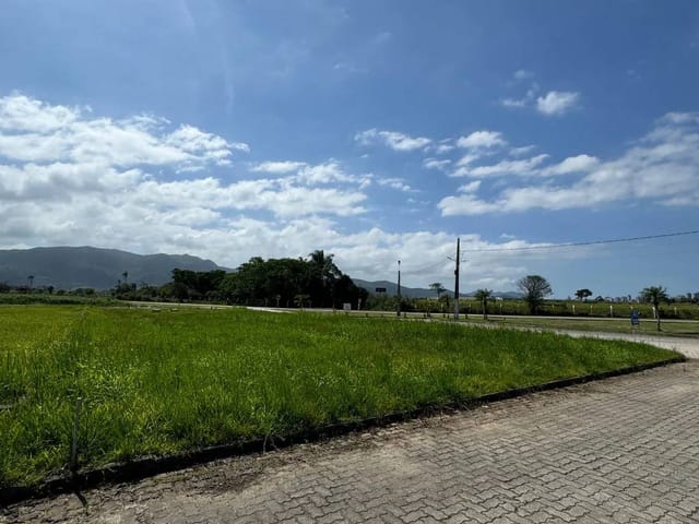 Terreno com 646m², à venda, no bairro Alto Perequê em Porto Belo