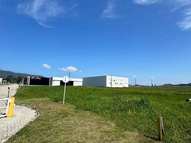 Terreno com 646m², à venda, no bairro Alto Perequê em Porto Belo