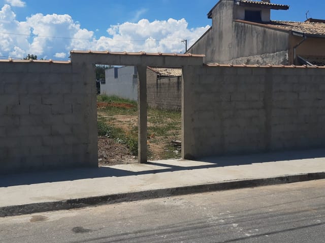 Terreno com 200m², à venda, no bairro Residencial Parque das Palmeiras em Pindamonhangaba