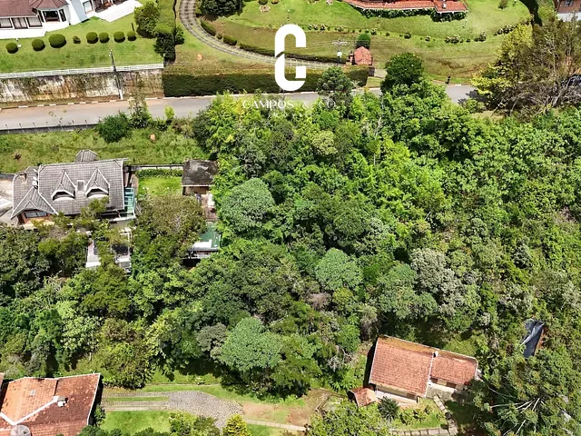 Terreno com 1008m², à venda, no bairro Alto do Capivari em Campos do Jordão