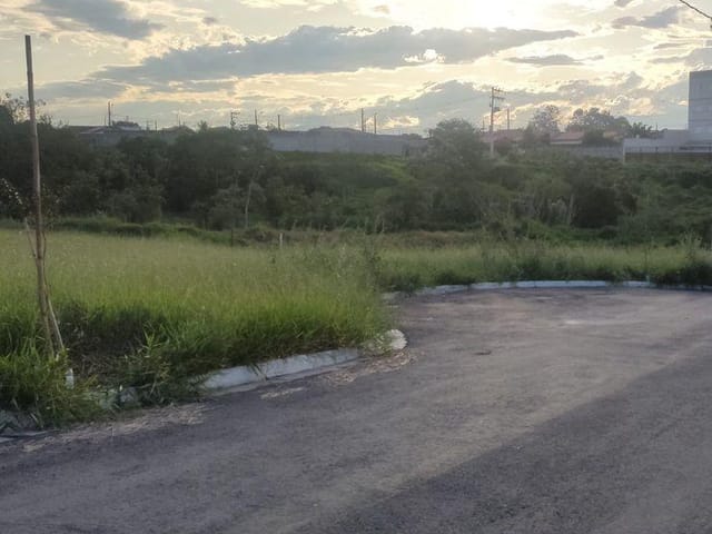 Terreno com 194m², à venda, no bairro Loteamento Industrial Água Preta em Pindamonhangaba