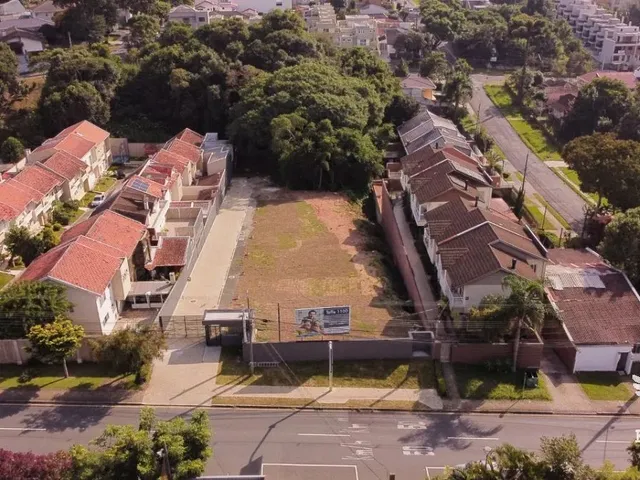Terreno à venda, no bairro Bom Retiro em Curitiba
