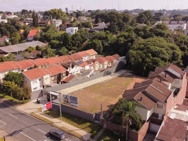 Terreno à venda, no bairro Bom Retiro em Curitiba