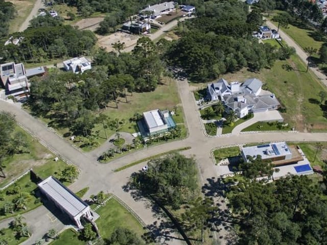 Terreno com 1656m², à venda, no bairro Serrano em Caxias do Sul