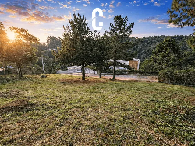 Terreno com 1100m², à venda, no bairro Alto da Boa Vista em Campos do Jordão