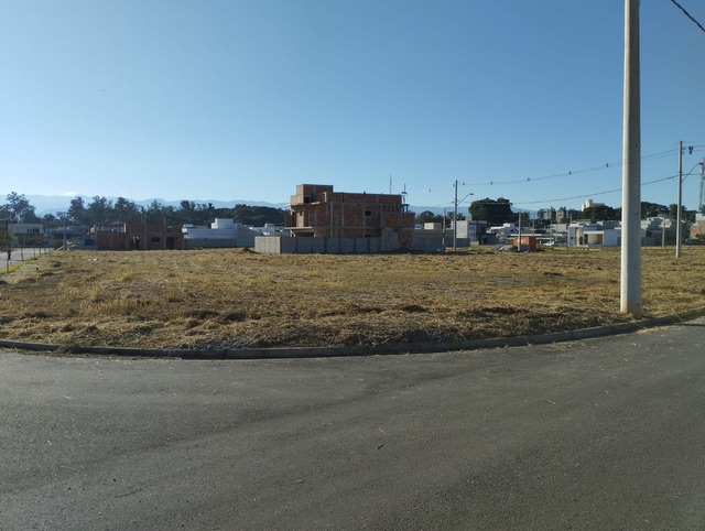 Terreno com 323m², à venda, no bairro Parque das Nações em Pindamonhangaba