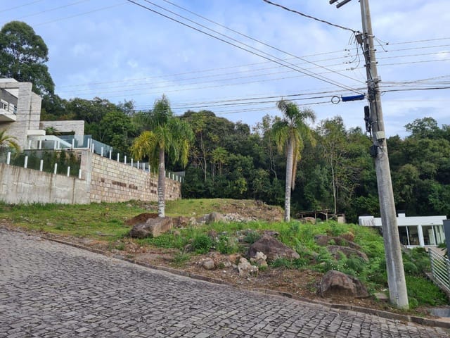 Terreno com 968m², à venda, no bairro Nossa Senhora da Saúde em Caxias do Sul