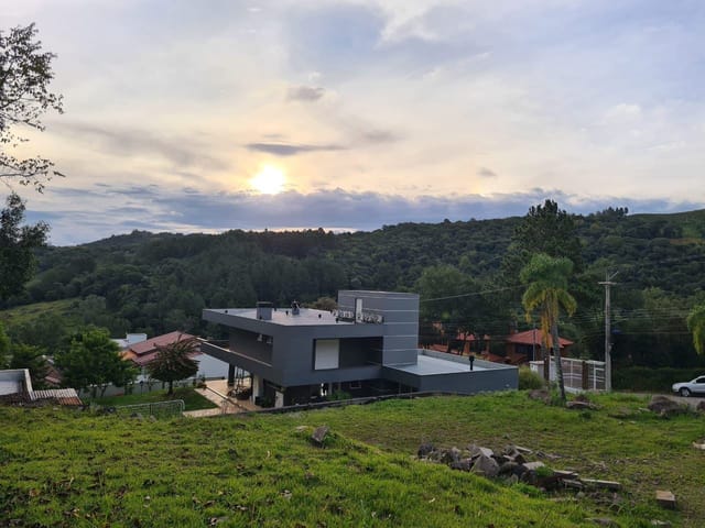 Terreno com 968m², à venda, no bairro Nossa Senhora da Saúde em Caxias do Sul