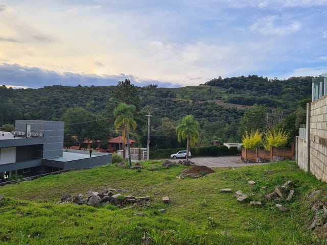 Terreno com 968m², à venda, no bairro Nossa Senhora da Saúde em Caxias do Sul