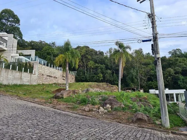 Terreno com 968m², à venda, no bairro Nossa Senhora da Saúde em Caxias do Sul