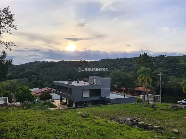 Terreno com 968m², à venda, no bairro Nossa Senhora da Saúde em Caxias do Sul