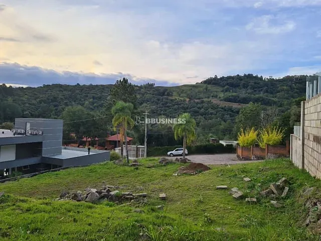 Terreno com 968m², à venda, no bairro Nossa Senhora da Saúde em Caxias do Sul