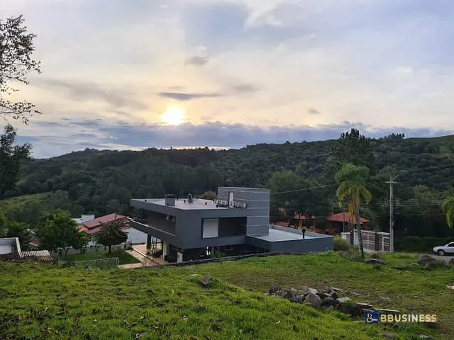 Terreno com 968m², à venda, no bairro Nossa Senhora da Saúde em Caxias do Sul