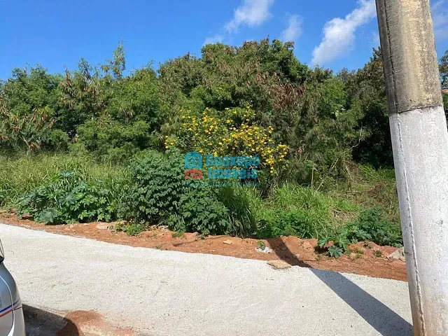 Terreno com 300m², à venda, no bairro Recreio dos Bandeirantes em Guaxupé