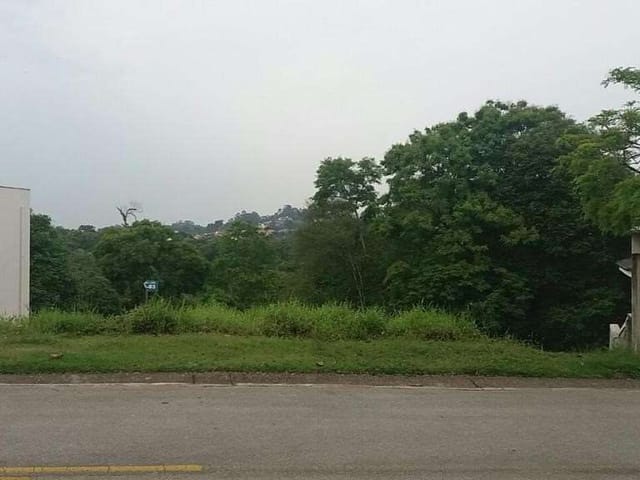 Terreno com 579m², à venda, no bairro Terras do Madeira em Carapicuíba