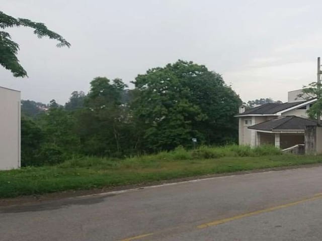 Terreno com 579m², à venda, no bairro Terras do Madeira em Carapicuíba