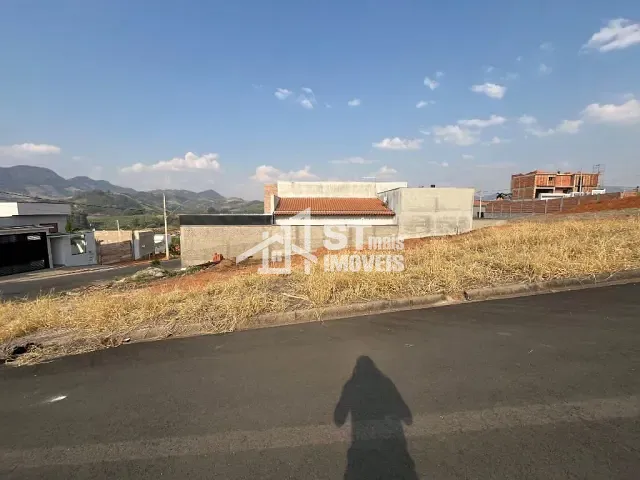 Terreno com 298m², à venda, no bairro Veredas da Serra em Andradas