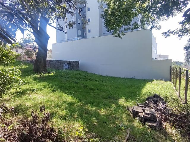 Terreno com 728m², à venda, no bairro Presidente Vargas em Caxias do Sul