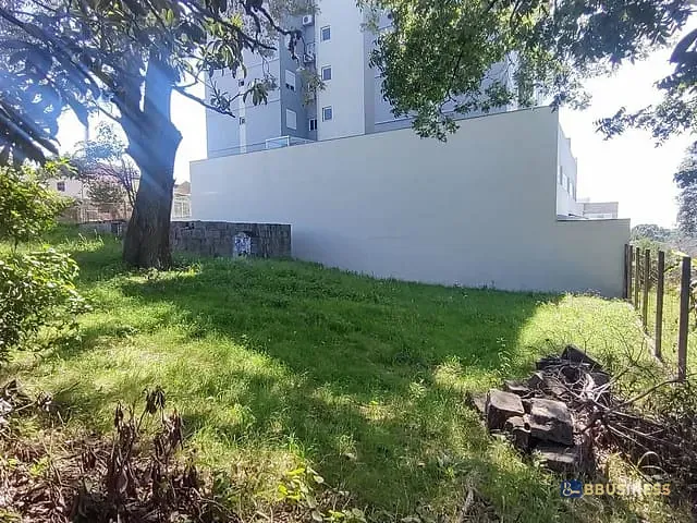 Terreno com 728m², à venda, no bairro Presidente Vargas em Caxias do Sul