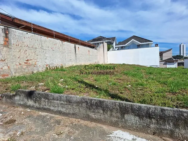 Terreno com 250m², à venda, no bairro Vila Branca em Jacareí